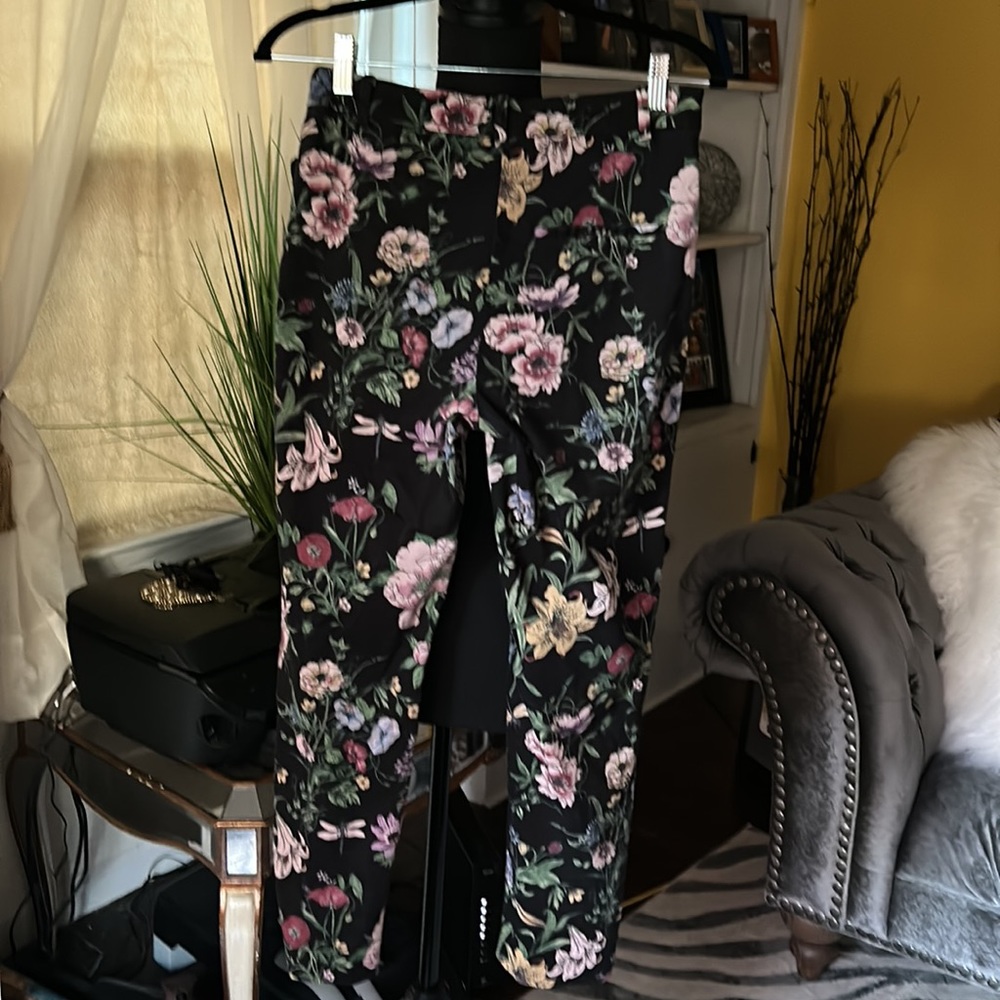 •H&M•Black‎ Floral/Dragonfly Ankle Pants•Sz 8 - Picture 4 of 4
